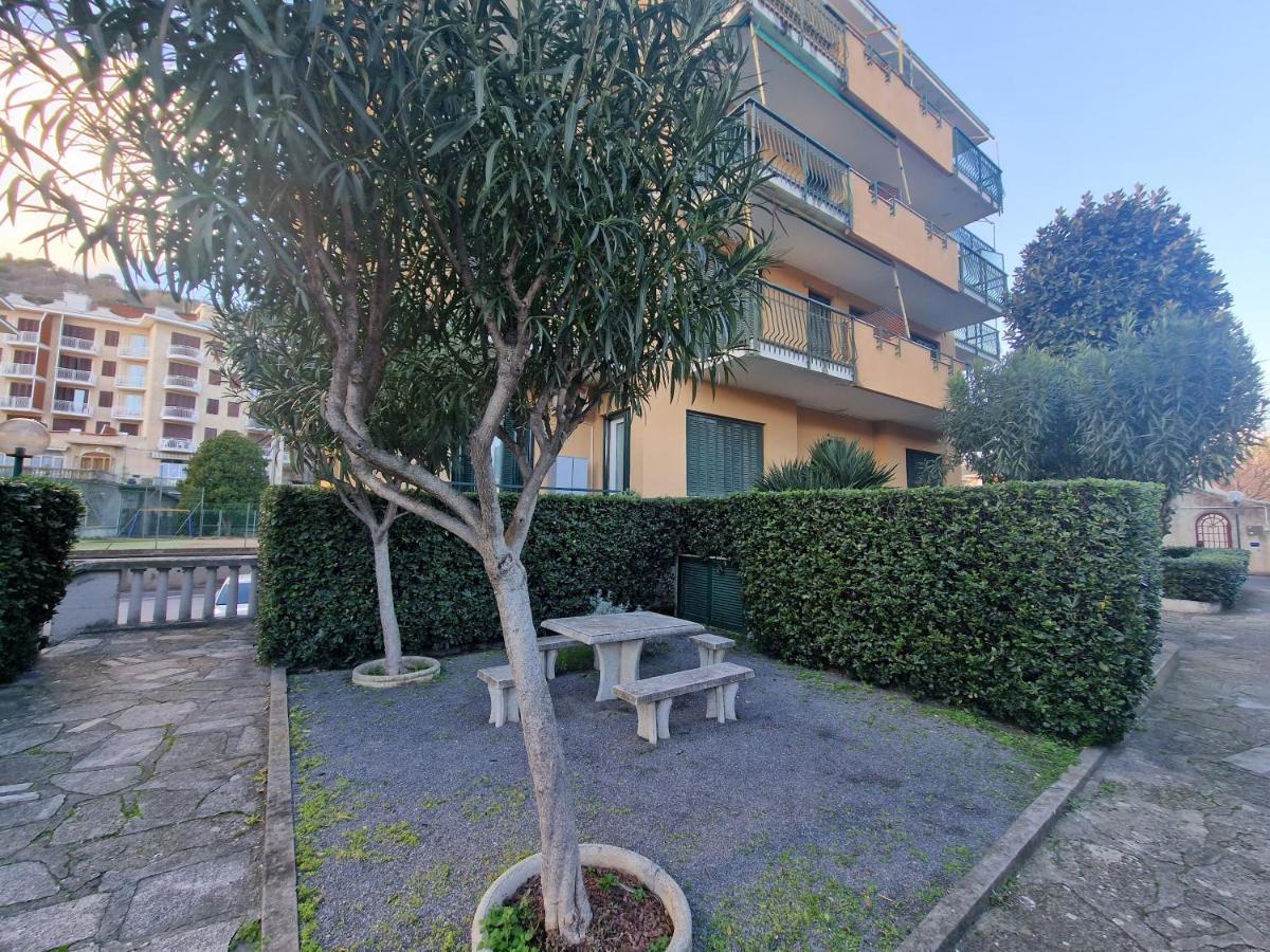 650 Metri Dal Mare - Wifi - Terrazzo - Piscina - A/C Lejlighed Pietra Ligure Eksteriør billede
