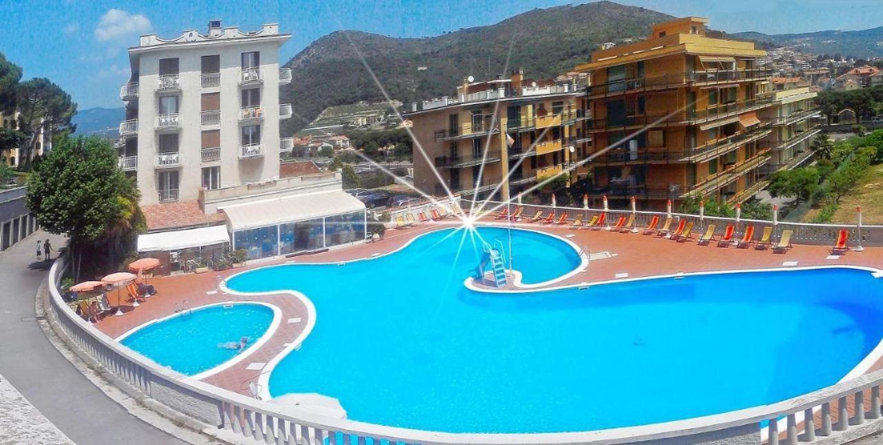 650 Metri Dal Mare - Wifi - Terrazzo - Piscina - A/C Lejlighed Pietra Ligure Eksteriør billede